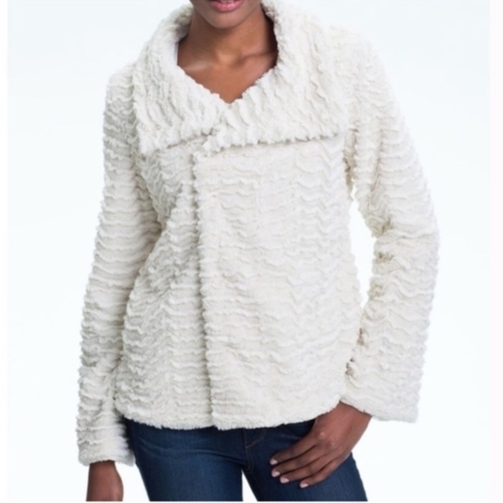 EUC PATAGONIA PELAGE CREAM COLORED FUZZY ZIP UP JACKET - Size Large SKU:400